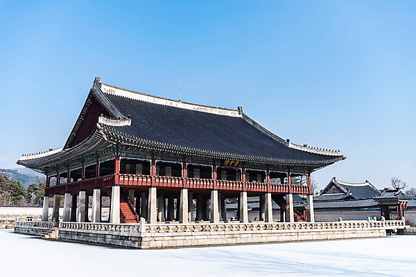 포토 JPG 주간 한국전통 고건축 겨울 한국건축 서울 사람없음 야외 궁전 문화재 눈 국보 경복궁 경회루 겨울풍경 국내포토 자연요소 전통 건축물 계절 건축 날씨 한국 풍경 파일형식