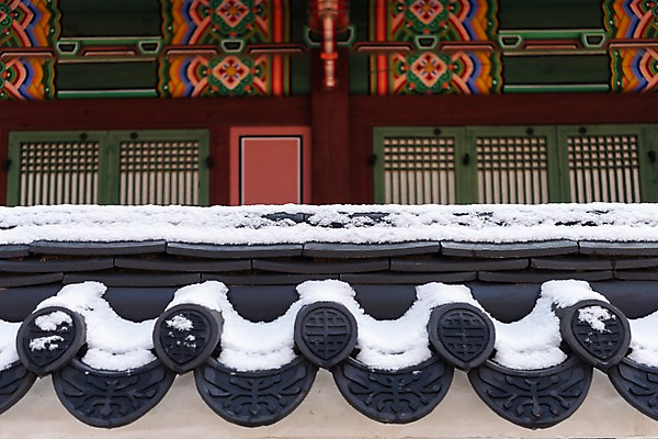 포토 JPG 주간 한국전통 고건축 겨울 한국건축 서울 기와 사람없음 야외 담장 궁전 문화재 경복궁 겨울풍경 국내포토 자연요소 전통 건축물 계절 건축 한국 풍경 파일형식