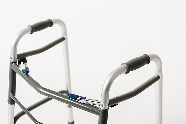 포토 JPG 스튜디오촬영 실내 손잡이 누끼 근접촬영 사람없음 한개 의료용품 오브젝트 흰배경 장애 보조기구 보행기 국내포토 1 뷰포인트 백그라운드 의료기기 내부 흰색 기구 파일형식