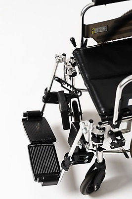 포토 JPG 스튜디오촬영 실내 누끼 근접촬영 사람없음 한개 의료용품 오브젝트 휠체어 흰배경 발판 장애 보조기구 국내포토 1 뷰포인트 백그라운드 의료기기 내부 흰색 기구 파일형식