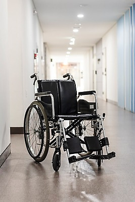 포토 JPG 실내 사람없음 한개 의료용품 복도 오브젝트 휠체어 장애 보조기구 국내포토 1 의료기기 내부 기구 파일형식