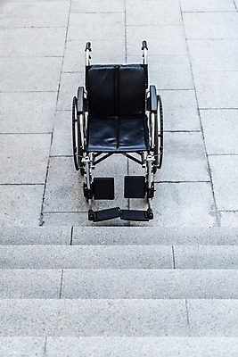 포토 JPG 주간 사람없음 야외 한개 계단 의료용품 오브젝트 휠체어 장애 보조기구 국내포토 자연요소 1 의료기기 기구 파일형식