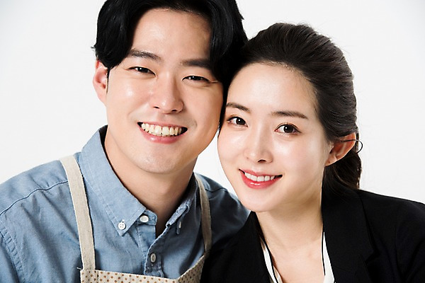 포토 JPG 스튜디오촬영 직업 부부 커플 여자 남자 실내 미소 누끼 정장 근접촬영 상반신 20대 성인 두명 앞모습 앞치마 한국인 비즈니스우먼 흰배경 주부 국내포토 옷 뷰포인트 백그라운드 비즈니스 관계 표정 사람 동양인 청년 내부 흰색 직장인 파일형식