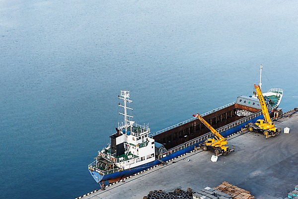 포토 JPG 주간 겨울 자연 풍경 사람없음 야외 강 화물선 기중기 무역 경기도 인천 경인아라뱃길 국내포토 자연요소 계절 산업 배_교통 한국 중장비 생태계 운하 파일형식