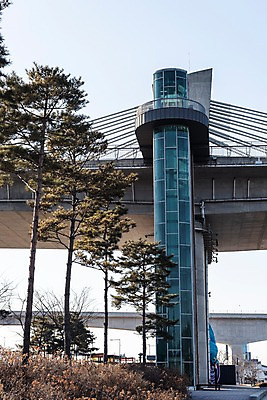 포토 JPG 주간 겨울 자연 풍경 사람없음 야외 경기도 인천 가교 경인아라뱃길 국내포토 자연요소 건축물 계절 한국 생태계 운하 파일형식