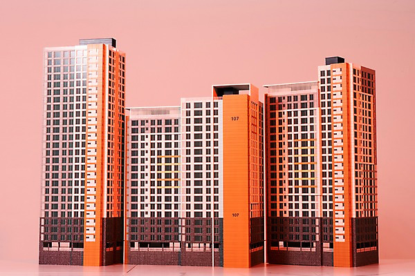 포토 JPG 스튜디오촬영 건축 부동산 아파트 주택 실내 누끼 사람없음 건물 빨간색 재산 이사 위험 투자 상승 건축모형 개발 분양 아파트분양 국내포토 건축물 컬러 컨셉 비즈니스 내부 금융 모형 파일형식