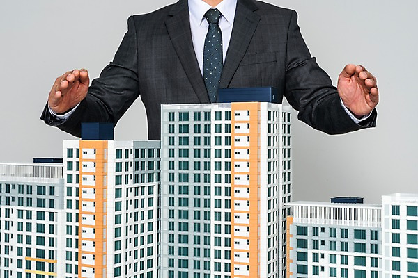 포토 JPG 스튜디오촬영 남자 건축 회색배경 부동산 아파트 주택 실내 한명 손짓 상반신 성인 건물 앞모습 30대 한국인 비즈니스맨 재산 이사 투자 건축모형 개발 분양 아파트분양 성인남자한명만 국내포토 1 건축물 뷰포인트 백그라운드 비즈니스 모션 사람 동양인 내부 장년 금융 모형 회색 직장인 남자한명만 성인남자만 파일형식