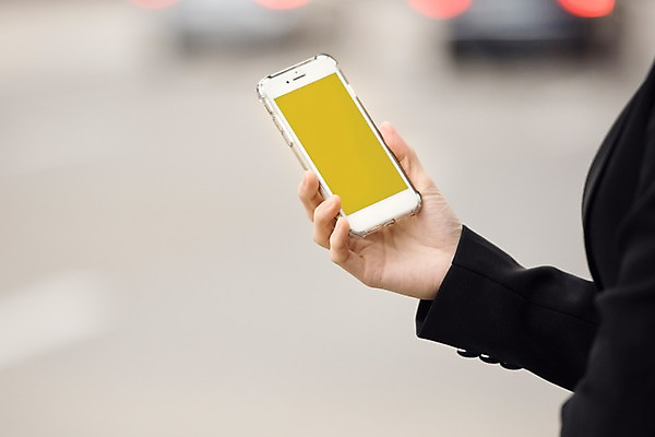 포토 JPG 주간 손 여자 비즈니스 한명 서기 들기 사람 정장 근접촬영 상반신 20대 성인 야외 옆모습 아웃포커스 스마트폰 한국인 비즈니스우먼 기다림 어플리케이션 스마트 카풀 성인여자한명만 카쉐어링 국내포토 자연요소 1 옷 뷰포인트 컨셉 모션 촬영기법 동양인 청년 신체부위 핸드폰 스마트기기 직장인 여자한명만 성인여자만 파일형식 공유경제