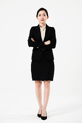 포토 JPG 스튜디오촬영 전신 여자 생각 비즈니스 실내 한명 서기 누끼 사람 정장 20대 성인 앞모습 팔짱 한국인 비즈니스우먼 자신감 고민 흰배경 긍정 성인여자한명만 국내포토 1 옷 감정 뷰포인트 백그라운드 컨셉 모션 동양인 청년 내부 흰색 직장인 여자한명만 성인여자만 파일형식