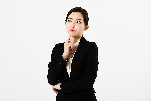 포토 JPG 응시 여자 생각 비즈니스 스튜디오 실내 한명 서기 누끼 사람 정장 상반신 20대 성인 앞모습 한국인 비즈니스우먼 고민 흰배경 성인여자한명만 국내포토 1 시선 옷 감정 뷰포인트 백그라운드 모션 동양인 청년 내부 흰색 직장인 여자한명만 성인여자만 파일형식