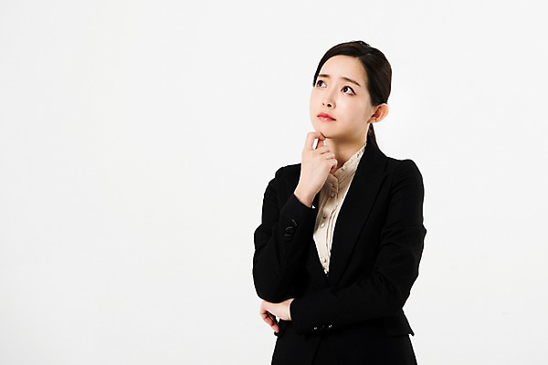 포토 JPG 스튜디오촬영 응시 여자 생각 비즈니스 실내 한명 서기 누끼 사람 정장 상반신 20대 성인 앞모습 한국인 비즈니스우먼 고민 걱정 흰배경 성인여자한명만 국내포토 1 시선 옷 감정 뷰포인트 백그라운드 모션 동양인 청년 내부 흰색 직장인 여자한명만 성인여자만 파일형식