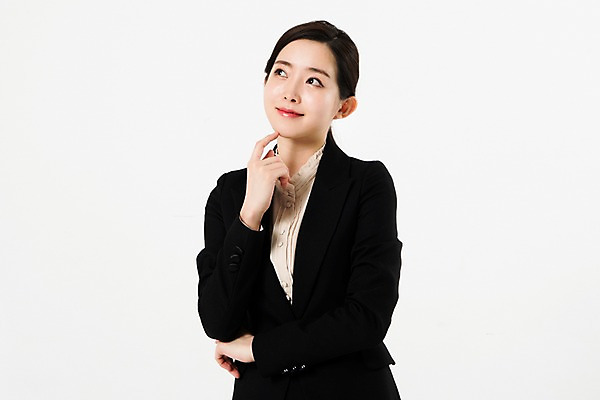 포토 JPG 스튜디오촬영 응시 여자 생각 비즈니스 실내 한명 미소 누끼 사람 정장 상반신 20대 성인 앞모습 한국인 비즈니스우먼 고민 흰배경 성인여자한명만 국내포토 1 시선 옷 감정 뷰포인트 백그라운드 표정 동양인 청년 내부 흰색 직장인 여자한명만 성인여자만 파일형식