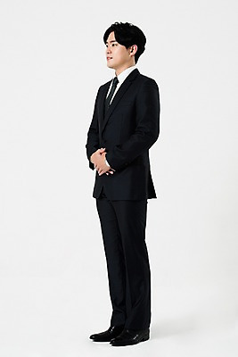 포토 JPG 스튜디오촬영 전신 남자 비즈니스 한명 서기 누끼 사람 정장 20대 성인 옆모습 한국인 인사 비즈니스맨 흰배경 예의범절 성인남자한명만 국내포토 1 옷 뷰포인트 백그라운드 모션 실내 동양인 청년 흰색 예절 직장인 남자한명만 성인남자만 파일형식