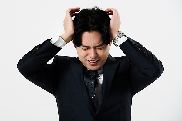 포토 JPG 스튜디오촬영 남자 생각 비즈니스 스트레스 실내 한명 서기 누끼 사람 정장 상반신 20대 성인 앞모습 한국인 비즈니스맨 찡그림 고민 흰배경 두통 성인남자한명만 국내포토 1 옷 감정 뷰포인트 백그라운드 모션 표정 동양인 청년 내부 흰색 직장인 질병 남자한명만 성인남자만 파일형식