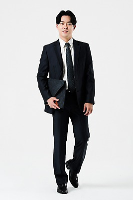 포토 JPG 스튜디오촬영 전신 남자 서류가방 비즈니스 실내 한명 서기 웃음 들기 누끼 사람 정장 20대 성인 앞모습 한국인 비즈니스맨 흰배경 출근 퇴근 성인남자한명만 국내포토 1 옷 뷰포인트 백그라운드 가방 모션 표정 동양인 청년 내부 흰색 직장인 출퇴근 남자한명만 성인남자만 파일형식
