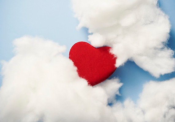 포토 JPG 스튜디오촬영 구름 행복 감정 하늘 실내 사랑 사람없음 파란색 하트 솜 즐거움 오브젝트 파란배경 국내포토 자연요소 모양 컬러 백그라운드 내부 파일형식