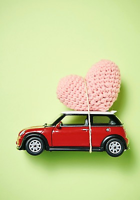 포토 JPG 스튜디오촬영 행복 감정 분홍색 백그라운드 쿠션 자동차 실내 사랑 누끼 사람없음 빨간색 하트 운반 털실 묶기 즐거움 오브젝트 초록배경 국내포토 모양 육상교통 컬러 모션 내부 초록색 실 파일형식