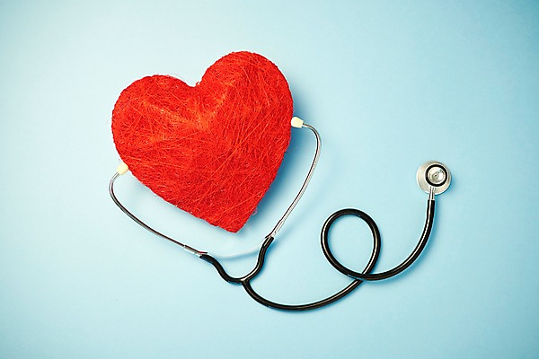 포토 JPG 스튜디오촬영 행복 감정 청진기 실내 사랑 누끼 사람없음 빨간색 파란색 하트 심장 즐거움 오브젝트 파란배경 국내포토 모양 컬러 백그라운드 의료기기 내부 장기_의학 파일형식