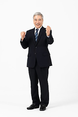 포토 JPG 스튜디오촬영 전신 응시 노년 남자 포즈 비즈니스 CEO 실내 한명 서기 미소 사람 정장 앞모습 파이팅 주먹 한국인 직장인 비즈니스맨 60대 사장 흰배경 리더 노인남자한명만 국내포토 직업 1 시선 옷 뷰포인트 백그라운드 모션 표정 동양인 성인 내부 흰색 남자한명만 노인남자만 파일형식