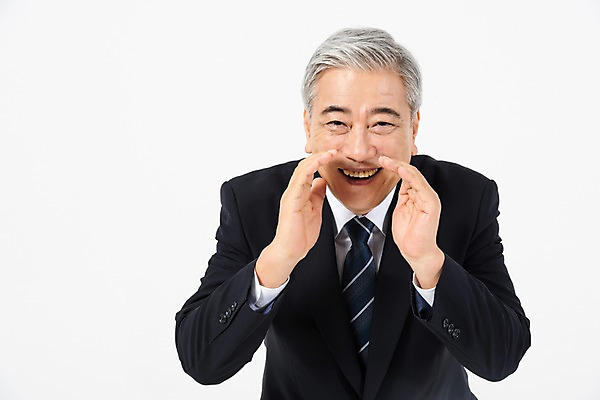 포토 JPG 스튜디오촬영 응시 노년 남자 비즈니스 CEO 실내 한명 미소 사람 정장 손짓 상반신 앞모습 외침 한국인 직장인 비즈니스맨 60대 사장 흰배경 손모으기 노인남자한명만 국내포토 직업 1 시선 옷 뷰포인트 백그라운드 모션 표정 동양인 성인 내부 소리 흰색 남자한명만 노인남자만 파일형식