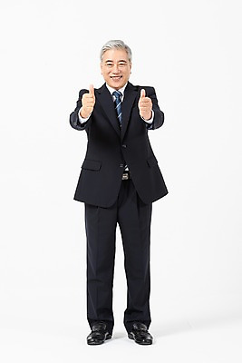 포토 JPG 스튜디오촬영 전신 응시 노년 남자 포즈 비즈니스 CEO 실내 한명 서기 미소 사람 정장 손짓 앞모습 한국인 최고 직장인 비즈니스맨 60대 사장 흰배경 리더 노인남자한명만 국내포토 직업 1 시선 옷 뷰포인트 백그라운드 모션 표정 동양인 성인 내부 흰색 남자한명만 노인남자만 파일형식