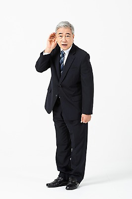 포토 JPG 스튜디오촬영 전신 응시 노년 남자 비즈니스 CEO 실내 한명 서기 사람 정장 손짓 옆모습 소리 듣기 한국인 직장인 비즈니스맨 60대 사장 집중 흰배경 노인남자한명만 국내포토 직업 1 시선 옷 뷰포인트 백그라운드 컨셉 모션 동양인 성인 내부 흰색 남자한명만 노인남자만 파일형식