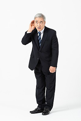 포토 JPG 스튜디오촬영 전신 노년 남자 비즈니스 CEO 실내 한명 서기 사람 정장 손짓 옆모습 소리 듣기 한국인 직장인 비즈니스맨 60대 사장 집중 흰배경 노인남자한명만 국내포토 직업 1 옷 뷰포인트 백그라운드 컨셉 모션 동양인 성인 내부 흰색 남자한명만 노인남자만 파일형식