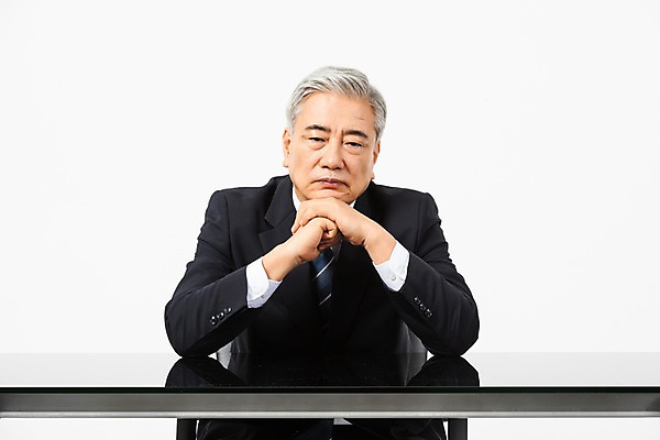 포토 JPG 스튜디오촬영 노년 남자 생각 의자 비즈니스 CEO 실내 한명 사람 앉기 정장 상반신 앞모습 턱괴기 한국인 직장인 비즈니스맨 60대 사장 책상 고민 흰배경 리더 노인남자한명만 국내포토 직업 1 옷 감정 뷰포인트 가구 백그라운드 모션 동양인 성인 내부 흰색 남자한명만 노인남자만 파일형식