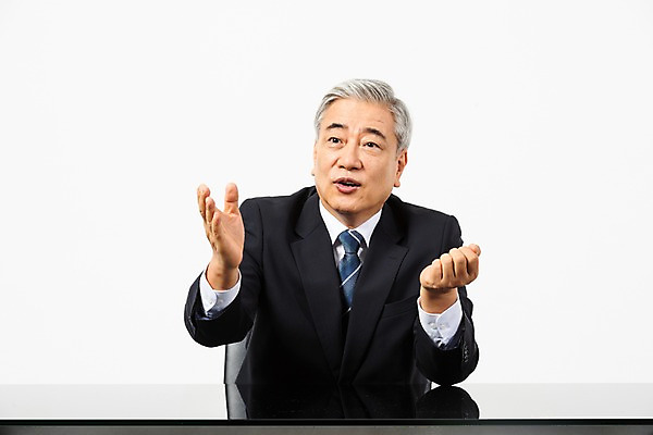 포토 JPG 스튜디오촬영 응시 노년 남자 의자 비즈니스 CEO 실내 대화 한명 미소 사람 앉기 정장 손짓 상반신 앞모습 한국인 직장인 비즈니스맨 60대 사장 책상 흰배경 리더 노인남자한명만 국내포토 직업 1 시선 옷 뷰포인트 가구 백그라운드 모션 표정 말하기 동양인 성인 내부 흰색 남자한명만 노인남자만 파일형식