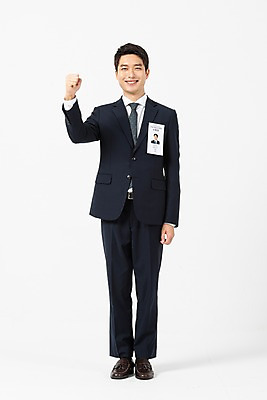 포토 JPG 스튜디오촬영 전신 응시 남자 비즈니스 실내 한명 서기 미소 사람 정장 20대 청년 성인 앞모습 파이팅 한국인 구직 직장인 비즈니스맨 이름표 흰배경 면접 구인구직 재취업 성인남자한명만 국내포토 직업 1 시선 옷 뷰포인트 백그라운드 컨셉 모션 표정 동양인 내부 흰색 구인 남자한명만 성인남자만 파일형식