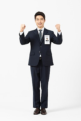 포토 JPG 스튜디오촬영 전신 남자 비즈니스 실내 한명 서기 미소 사람 정장 20대 청년 성인 앞모습 파이팅 한국인 구직 비즈니스맨 자신감 이름표 흰배경 면접 구인구직 재취업 성인남자한명만 국내포토 1 옷 감정 뷰포인트 백그라운드 컨셉 모션 표정 동양인 내부 흰색 직장인 구인 남자한명만 성인남자만 파일형식