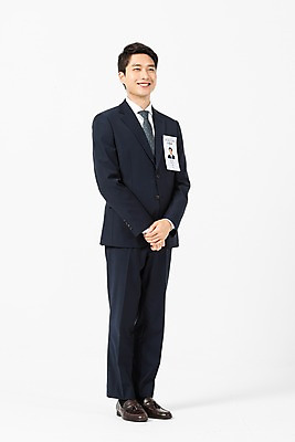 포토 JPG 스튜디오촬영 전신 응시 남자 비즈니스 실내 한명 서기 미소 사람 정장 20대 청년 성인 옆모습 한국인 구직 직장인 비즈니스맨 이름표 흰배경 면접 손모으기 구인구직 재취업 성인남자한명만 국내포토 직업 1 시선 옷 뷰포인트 백그라운드 컨셉 모션 표정 동양인 손짓 내부 흰색 구인 남자한명만 성인남자만 파일형식