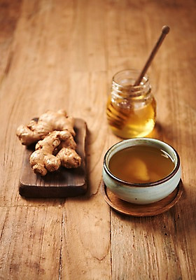 포토 JPG 스튜디오촬영 동양문화 전통 디저트 실내 건강 사람없음 건강관리 차 전통차 찻잔 다도 꿀 생강 꿀단지 나무도마 생강차 나무배경 국내포토 문화 음료 음식 백그라운드 채소 잔 도마 관리 내부 목재 차_음료 예절 파일형식