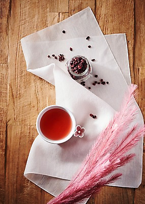 포토 JPG 스튜디오촬영 동양문화 전통 분홍색 유리병 디저트 실내 건강 사람없음 하이앵글 건강관리 보자기 차 전통차 찻잔 다도 삼베 오미자 오미자차 플랫레이 핑크뮬리 나무배경 국내포토 식물 문화 음료 음식 뷰포인트 컬러 백그라운드 병_용기 잔 관리 내부 차_음료 예절 플랫 파일형식 천_직물