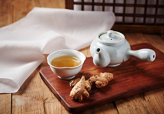 포토 JPG 스튜디오촬영 동양문화 전통 디저트 실내 건강 사람없음 건강관리 보자기 차 전통차 찻잔 다도 찻주전자 생강 나무도마 생강차 전통문살 나무배경 국내포토 문화 음료 음식 백그라운드 채소 주전자 잔 도마 관리 내부 목재 차_음료 예절 문살 파일형식 천_직물