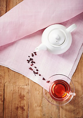 포토 JPG 스튜디오촬영 동양문화 전통 분홍색 디저트 실내 건강 사람없음 하이앵글 건강관리 보자기 차 전통차 찻잔 다도 찻주전자 오미자 오미자차 플랫레이 나무배경 국내포토 문화 음료 음식 뷰포인트 컬러 백그라운드 주전자 잔 관리 내부 차_음료 예절 플랫 파일형식 천_직물