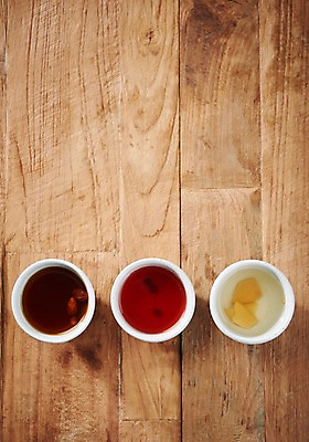 포토 JPG 스튜디오촬영 동양문화 디저트 실내 사람없음 하이앵글 건강관리 차 전통차 찻잔 다도 생강차 오미자차 플랫레이 나무배경 국내포토 문화 음료 음식 뷰포인트 백그라운드 잔 건강 관리 내부 차_음료 예절 플랫 파일형식