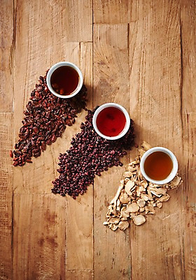 포토 JPG 스튜디오촬영 동양문화 전통 음료 디저트 건조 실내 건강 사람없음 하이앵글 건강관리 차 전통차 다도 구기자 도라지 오미자 오미자차 플랫레이 나무배경 국내포토 열매 문화 음식 뷰포인트 백그라운드 관리 내부 차_음료 예절 플랫 파일형식