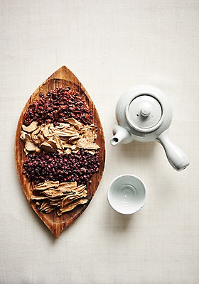 포토 JPG 스튜디오촬영 동양문화 재료 디저트 실내 건강 누끼 사람없음 하이앵글 건강관리 차 전통차 찻잔 다도 찻주전자 연근 구기자 도라지 오미자 플랫레이 국내포토 열매 문화 음료 음식 뷰포인트 채소 주전자 잔 관리 내부 차_음료 예절 플랫 파일형식