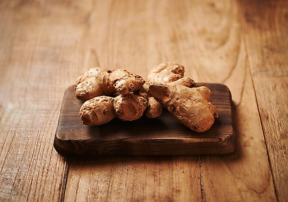 포토 문화 음료 음식 백그라운드 채소 도마 실내 건강 관리 내부 목재 차_음료 예절 파일형식 디저트 건강관리 차 다도 동양문화 생강 전통차 나무도마 스튜디오촬영 사람없음 JPG 나무배경 국내포토