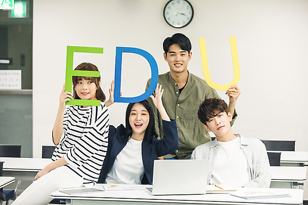 포토 JPG 문자 알파벳 응시 여자 교육 남자 대학생 대학생라이프 실내 미소 들기 사람 앉기 여러명 상반신 20대 성인 앞모습 옆모습 친구 노트북 청춘 캠퍼스라이프 한국인 강의실 즐거움 대학교 과제 에듀 성인만 조별과제 국내포토 학생 라이프스타일 영어 시선 감정 뷰포인트 다수 컨셉 학교 관계 모션 표정 동양인 청년 내부 전자제품 공간 에듀케이션 파일형식