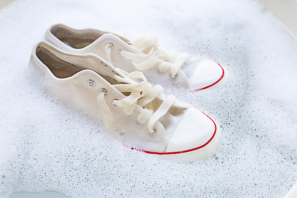 포토 JPG 해외이미지 운동화 사람없음 빨래 비누거품 해외포토 신발 가사 거품 파일형식 이미지허브