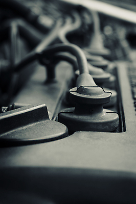 포토 JPG 해외이미지 직업 산업 교통시설 자동차 안전 사람없음 일상 파란색 상점 공구 변화 수리 역 확인 서비스 엔진 정비공 모터 유지 옛날 자동 차고 캡모자 필터 해외포토 모자_잡화 육상교통 컬러 교통 컨셉 라이프 도구 기술자 시설 파일형식 이미지허브