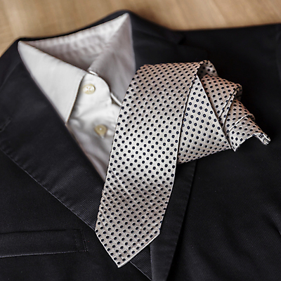 포토 JPG 해외이미지 직업 옷 남자 백그라운드 셔츠 비즈니스 탁자 결혼식 넥타이 휴가 새로움 사람 정장 사람없음 목재 파란색 사무실 유행 검은색 이탈리아 재킷 금지 흰색 비즈니스맨 클래식 우아함 정상 소프트포커스 묘사 경영자 재단 경영 정중 스타일 해외포토 나무 잡화 유럽 컬러 가구 결혼 컨셉 상의 재료 촬영기법 외투 직장인 리더 파일형식 이미지허브