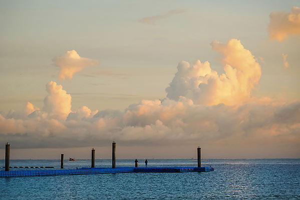 포토 JPG 해외이미지 모래 파도 바다 여행 백그라운드 오렌지 자연 조류 하늘 휴가 따뜻함 사람없음 야외 빨간색 물 파란색 빛 세트 햇빛 반사 노란색 평화 황혼 일몰 저녁 북쪽 노려봄 파라다이스 수평선 해외포토 자연요소 동물 컬러 컨셉 과일 표정 태양 노을 야간 방향 생태계 파일형식 이미지허브