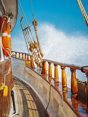 포토 JPG 해외이미지 전통 밧줄 스포츠 바다 여행 백그라운드 요트 하늘 바람 항해 사람없음 목재 파란색 갈색 블록 장비 수확 골동품 흰색 보트 고급 큼 크루즈 갑판 묘사 함선 매듭 해군 돛대 고립 도르래 뱃놀이 옛날 해외포토 자연요소 나무 줄 컬러 컨셉 농업 배_교통 재료 날씨 군대 전통놀이 크기 파일형식 이미지허브