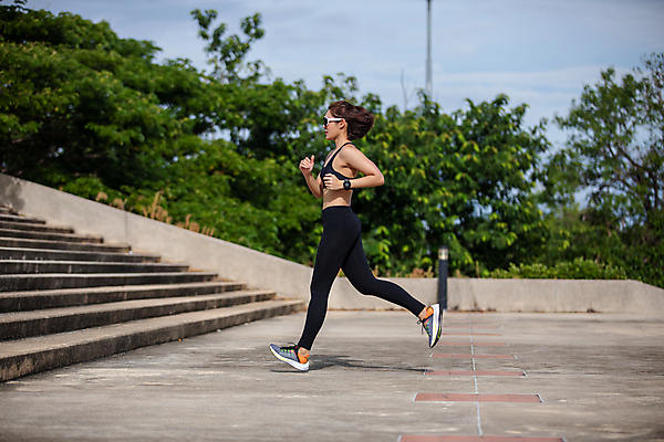 포토 JPG 해외이미지 백인 라이프스타일 옷 공원 여자 행복 스포츠 자국 자연 아침 운동선수 건강 한명 사람 동양인 성인 야외 달리기 조깅 운동 햇빛 중국 활발 도시 숲 연습 마라톤 달리기선수 해외포토 주간 서양인 1 공공시설 감정 아시아 컨셉 모션 인종 경기 생활 태양 육상스포츠 생태계 육상선수 파일형식 이미지허브