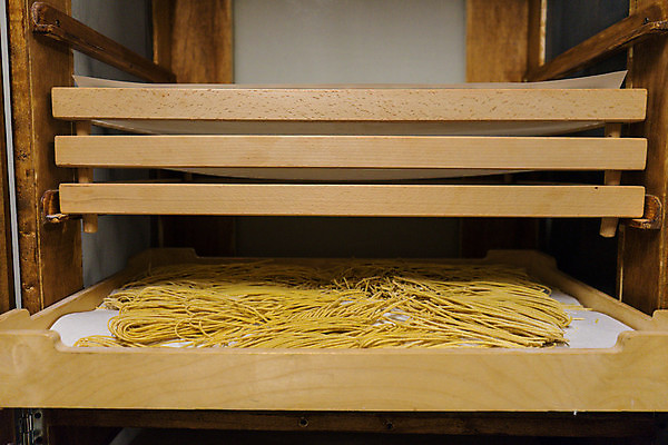 포토 JPG 해외이미지 음식 파스타 사람없음 이탈리아 이탈리아음식 산기슭 탈리아텔레 해외포토 유럽 산 서양음식 파스타면 파일형식 이미지허브