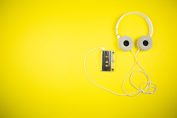 포토 JPG 해외이미지 디자인 음악 백그라운드 비즈니스 모바일 사람없음 컴퓨터 디지털 검은색 헤드폰 소리 듣기 장비 CD 흰색 카세트테이프 코드 볼륨 연결 휴대용 DJ 마이크 오브젝트 오디오 철사 스테레오 진행 고립 해외포토 컬러 음향기기 모션 문화예술 전자제품 파일형식 이미지허브