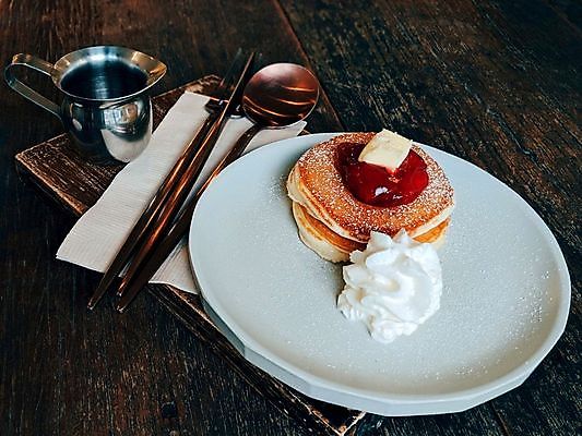 포토 JPG 해외이미지 전통 접시 열매 안경 음식 빵 단풍 과일 아침 디저트 건강 요리 사람없음 노란색 쌓기 케이크 식당 식사 저녁식사 신선 뜨거움 황금 달콤 맛 아침식사 굽기 메뉴 블루베리 브런치 밀가루 서빙 칼로리 버터 꿀 솜털 프랑스어 점심식사 어려움 영양분 핸드메이드 크레이프 해외포토 주간 식물 문자 식기 잡화 컬러 컨셉 잎 모션 상점 가루 구이 파일형식 이미지허브